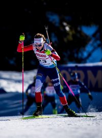 Markéta Davidová v závodě s hromadným startem