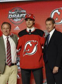 Jednička draftu Švýcar Hischier v dresu New Yersey Devils