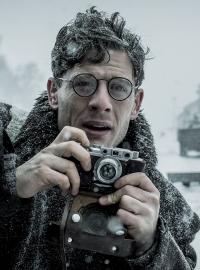 James Norton v hlavní roli snímku Mr. Jones