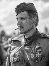 Herec Barry Pepper ve snímku Nabarvené ptáče.