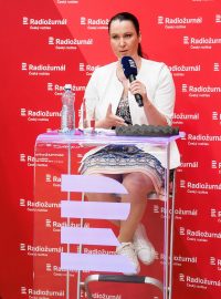 Debata Česko 2025 o zdravotnictví, zleva: Ondřej Dostál (Stačilo!), Michaela Šebelová (STAN) a Iveta Štefanová (SPD)