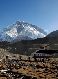 Nepálské aerolinky pozastavily provoz vrtulníků v oblasti Khumbu, kde se nachází hora Mount Everest