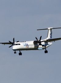 Mechanik vzlétl s letadlem Bombardier Dash 8 Q400 (ilustrační foto)