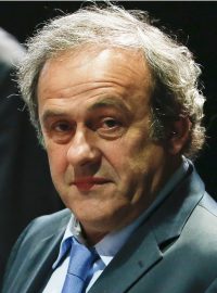 Bývalý předseda Mezinárodní fotbalové federace FIFA Sepp Blatter (vlevo) a někdejší šéf Unie evropských fotbalových asociací UEFA Michel Platini byli švýcarskými úřady obžalováni mimo jiné z finančního podvodu