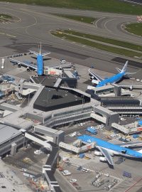 Letiště Schiphol u Amsterdamu.