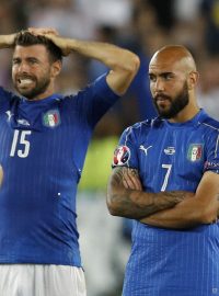 Italští fotbalisté Graziano Pellè, Andrea Barzagli a Simone Zaza