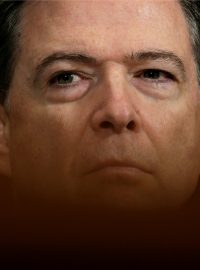 Americký prezident Donald Trump a exšéf FBI James Comey na koláži agentury Reuters.