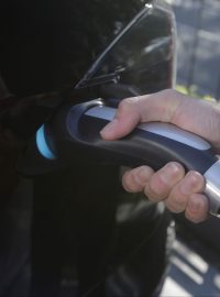 Dobíjení elektromobilu