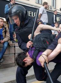 V centru Moskvy proti kritikům vlády zasáhly jednotky pořádkové policie.