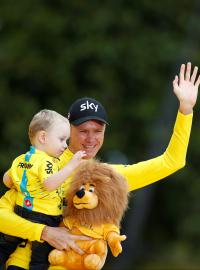Brit Chris Froome se synem