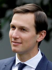 Zeť šéfa Bílého domu Jared Kushner. V popředí Ivanka Trumpová.