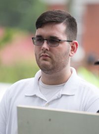 James Alex Fields mladší na demonstraci pravicových extremistů v Charlottesvillu.