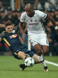 Timo Werner (vlevo) nedohrál úterní duel fotbalové Ligy mistrů v Istanbulu.