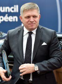 Robert Fico přichází na summit EU v Bruselu