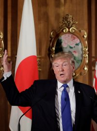 Podle Trumpa Japonsko potřebuje vzhledem k hrozbě ze strany KLDR &quot;kvalitativně i kvantitativně&quot; rozšířit své obranné schopnosti.