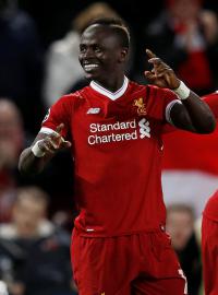 Fotbalisté Liverpoolu. Zleva Sadio Mané, Emre Can a Phillippe Coutinho