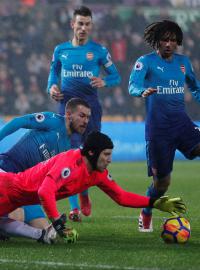 Petr Čech v zápase Arsenalu se Swansea