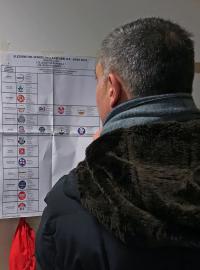 Italská bota uvázla v bahně a výsledky víkendových voleb vypovídají o tom, že si to uvědomují sami Italové.