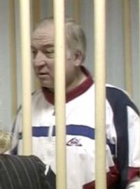 Sergej Skripal na záběrech od moskevského vojenského soudu, 9. srpna 2006.  A still image taken from video shows Sergei Skripal, a former colonel of Russia&#039;s GRU military intelligence service, attending a hearing at the Moscow military district court, Russia August 9 2006