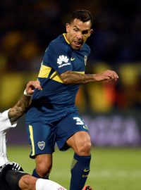 Carlos Tevez (vpravo) během posledního zápasu za Boca Juniors
