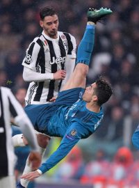 Cristiano Ronaldo během svého parádního gólu