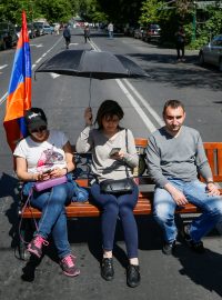 Jerevan ve středu paralyzovaly další demonstrace, lidé zablokovali křižovatky a hlavní tahy.