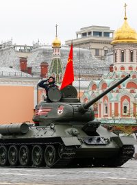 Tank T-34 na přehlídce v Moskvě