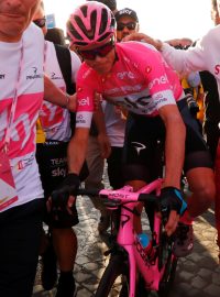 Chris Froome po dojezdu poslední etapě Giro d&#039;Italia 2018, v němž  zvitězil.