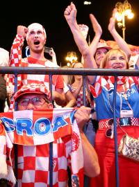 Chorvatští fanoušci sledovali utkání své reprezentace proti Nigérii po celé zemi. Takhle zápas prožívali v Záhřebu.