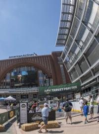 Cvičné tréninkové hřiště na florbal před American Airlines Center, kde probíhal Draft NHL 2018.