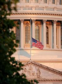 Šéf demokratické menšiny v Senátu Chuck Schumer oznámil, že navrhne pojmenovat po McCainovi historickou senátní kancelářskou budovu vedle federálního Kapitolu.