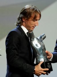 Luka Modrić během přebírání ceny Nejlepší fotbalista roku UEFA