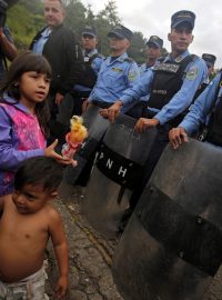 Karavany migrantů pořádají nevládní organizace ze středoamerických zemí už řadu let