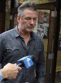 Alec Baldwin už byl vypovídat na policii. Ilustrační foto