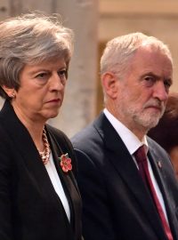 Theresa Mayová a Jeremy Corbyn