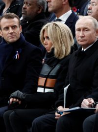 Donald Trump, Angela Merkelová, Emmanuel Macron a Vladimir Putin v Paříži