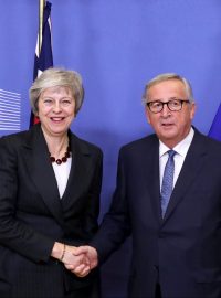 Theresa Mayová a Jean-Claude Juncker