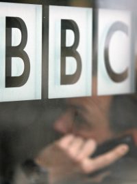 Logo britské rozhlasové a televizní společnosti BBC. Ilustrační foto.