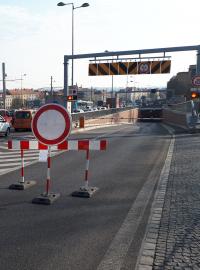 Zavřený tunel Blanka. V Praze se tvoří dlouhé kolony.