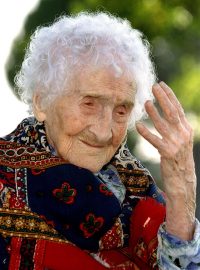 Nejstarší žena světa, Jeanne Calmentová, v domově důchodců ve věku 120 let.
