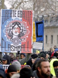 Protesty žlutých vest ve Francii probíhají už desátý týden v řadě.