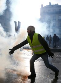 Řada lidí se zúčastnila protestů ve městě Angers.