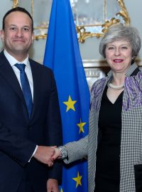 Britská premiérka Theresa Mayová a irský premiér Leo Varadkar