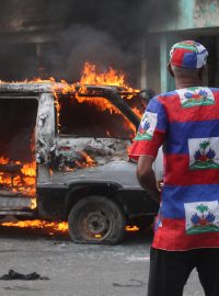 Protivládní demonstrace v metropoli Port-au-Prince na Haiti