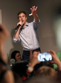 Bývalý kongresman Beto O’Rourke na setkání s příznivci v Iowě v polovině března