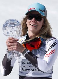 Mikaela Shiffrinová se svým čtvrtým křišťálovým glóbem