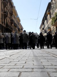 Policie před demonstrací žlutých vest v Nice