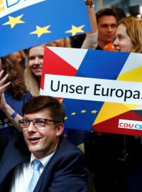 Reakce na první exit polls v sídle vládnoucí CDU.