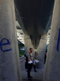 Demonstrant během čtvrtečních protestů v Hongkongu.