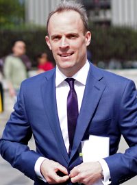 Dominic Raab nezískal potřebných 33 hlasů a do dalšího kola neprošel.